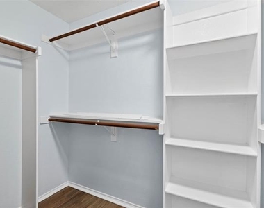 316 Leameadow Drive - Photo Thumbnail 25