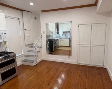 911 17th Street - Photo Thumbnail 2