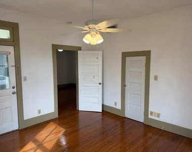 911 17th Street - Photo Thumbnail 3