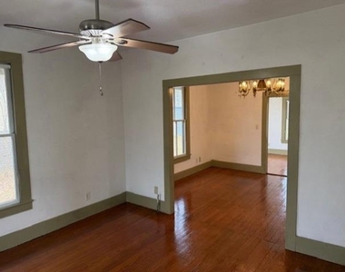 911 17th Street - Photo Thumbnail 13