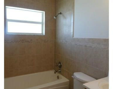 1301 Ne 15th Street - Photo Thumbnail 2