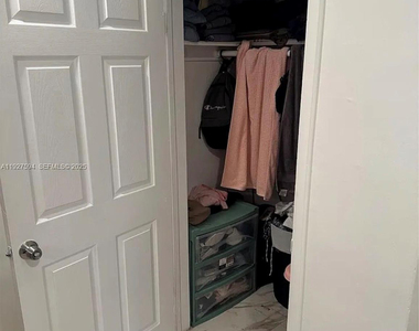 3932 Sw 12th Place - Photo Thumbnail 11