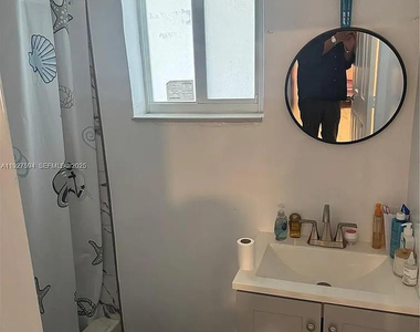 3932 Sw 12th Place - Photo Thumbnail 3