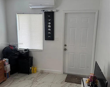 3932 Sw 12th Place - Photo Thumbnail 6