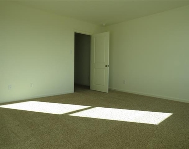 1906 Chapel Hill Road - Photo Thumbnail 23