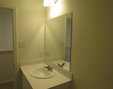 1906 Chapel Hill Road - Photo Thumbnail 5