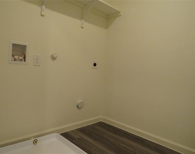 1906 Chapel Hill Road - Photo Thumbnail 10
