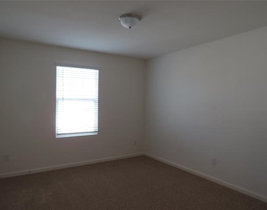 1906 Chapel Hill Road - Photo Thumbnail 17