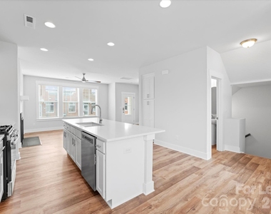 628 Amalfi Drive - Photo Thumbnail 8