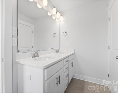 628 Amalfi Drive - Photo Thumbnail 12