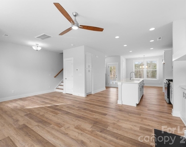 628 Amalfi Drive - Photo Thumbnail 4