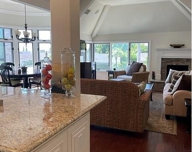 504 Avocado Avenue - Photo Thumbnail 14