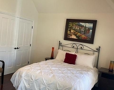 504 Avocado Avenue - Photo Thumbnail 16