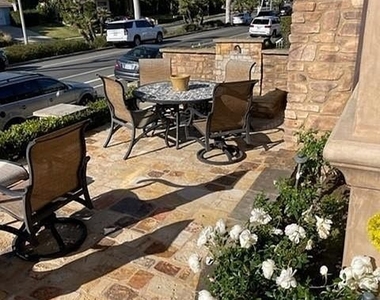 504 Avocado Avenue - Photo Thumbnail 13