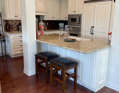 504 Avocado Avenue - Photo Thumbnail 4