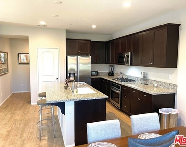 42720 Azure Street - Photo Thumbnail 7