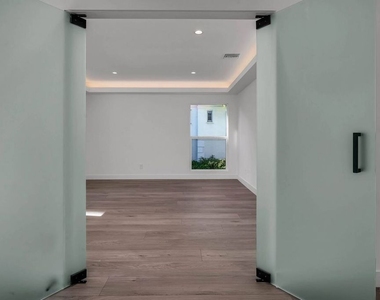 9345 W Olympic Boulevard - Photo Thumbnail 20
