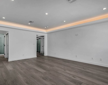 9345 W Olympic Boulevard - Photo Thumbnail 8
