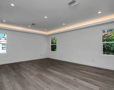 9345 W Olympic Boulevard - Photo Thumbnail 7