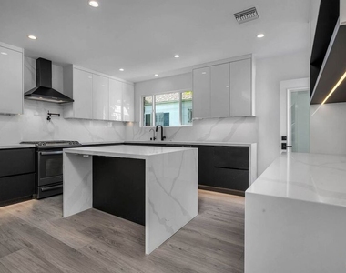9345 W Olympic Boulevard - Photo Thumbnail 4
