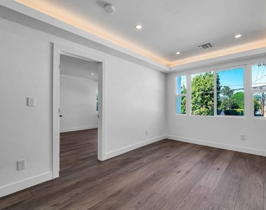 9345 W Olympic Boulevard - Photo Thumbnail 15