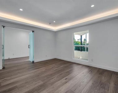 9345 W Olympic Boulevard - Photo Thumbnail 2