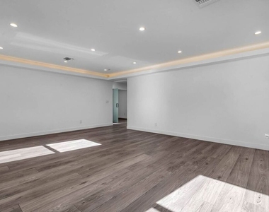 9345 W Olympic Boulevard - Photo Thumbnail 19
