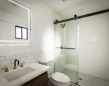 2653 Vineyard Avenue - Photo Thumbnail 5