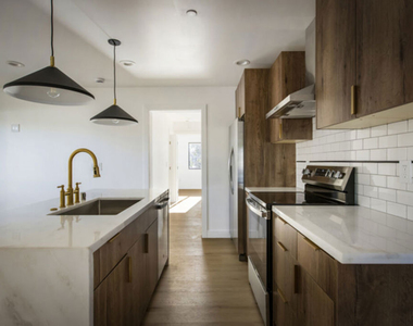 2653 Vineyard Avenue - Photo Thumbnail 2