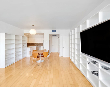 17350 W Sunset Boulevard - Photo Thumbnail 2