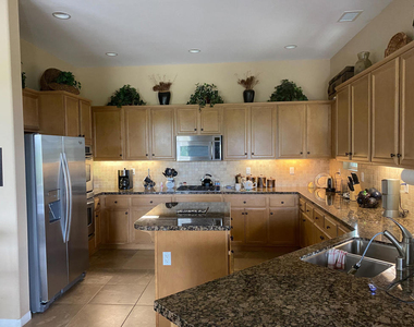 60460 Desert Rose Drive - Photo Thumbnail 2