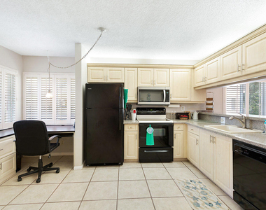 275 Palm Avenue - Photo Thumbnail 6