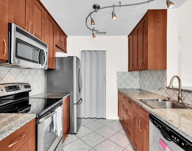 815 W Boynton Beach Boulevard - Photo Thumbnail 16