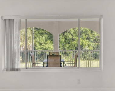 815 W Boynton Beach Boulevard - Photo Thumbnail 11