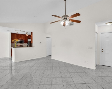 815 W Boynton Beach Boulevard - Photo Thumbnail 8