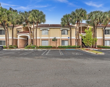 815 W Boynton Beach Boulevard - Photo Thumbnail 1