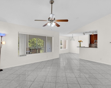 815 W Boynton Beach Boulevard - Photo Thumbnail 5