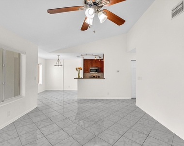 815 W Boynton Beach Boulevard - Photo Thumbnail 7