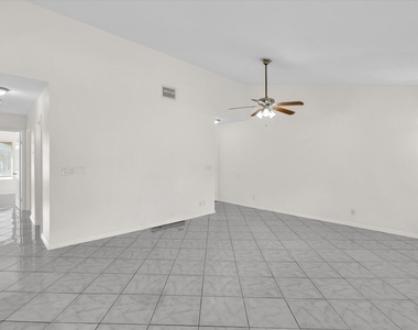 815 W Boynton Beach Boulevard - Photo Thumbnail 9