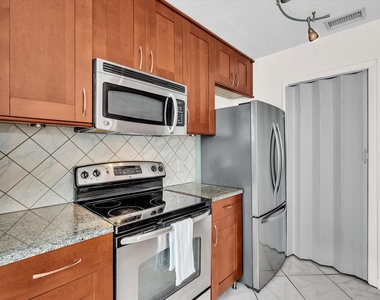 815 W Boynton Beach Boulevard - Photo Thumbnail 18