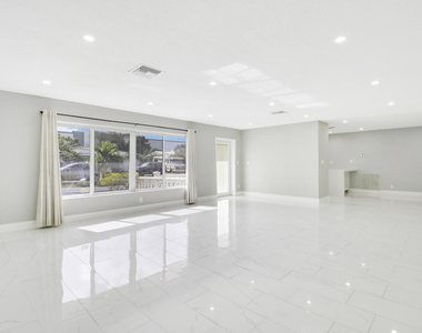 1231 Sw 32nd Street - Photo Thumbnail 6