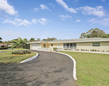 1231 Sw 32nd Street - Photo Thumbnail 1