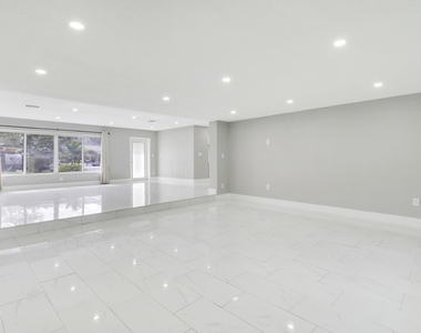 1231 Sw 32nd Street - Photo Thumbnail 8