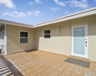 1231 Sw 32nd Street - Photo Thumbnail 3