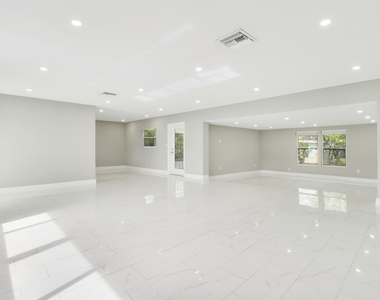 1231 Sw 32nd Street - Photo Thumbnail 5