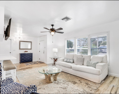 609 Oak Terrace - Photo Thumbnail 7