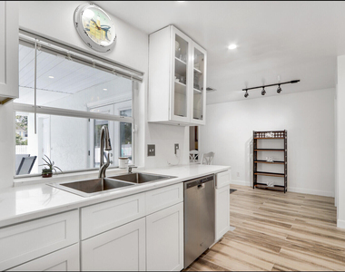609 Oak Terrace - Photo Thumbnail 11