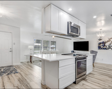 609 Oak Terrace - Photo Thumbnail 10