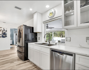 609 Oak Terrace - Photo Thumbnail 9