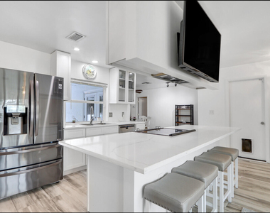 609 Oak Terrace - Photo Thumbnail 12